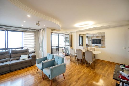 Apartamento com 139m², 4 quartos (1 suíte) e 2 vagas