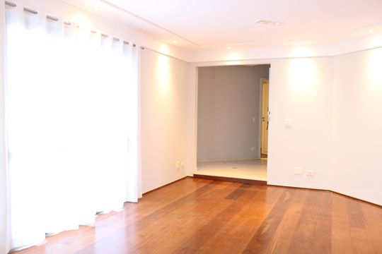 Apartamento com 230m² e 4 quartos • 3 vagas (2 suítes)